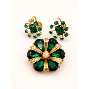 Vintage Coro Brooch with Emerald Glass & Faux Pearl + Bonus Earrings